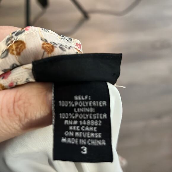 Torrid Light Color Floral One Shoulder Ruffle Blouse Size 3 - Picture 9 of 9